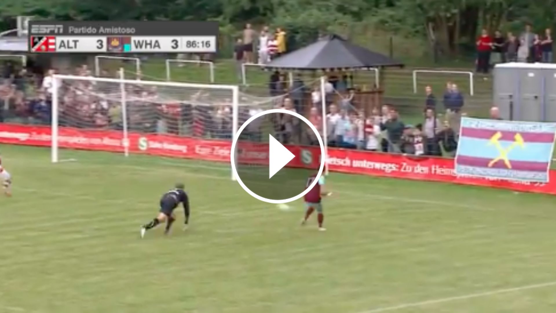 Falla Chicharito debut