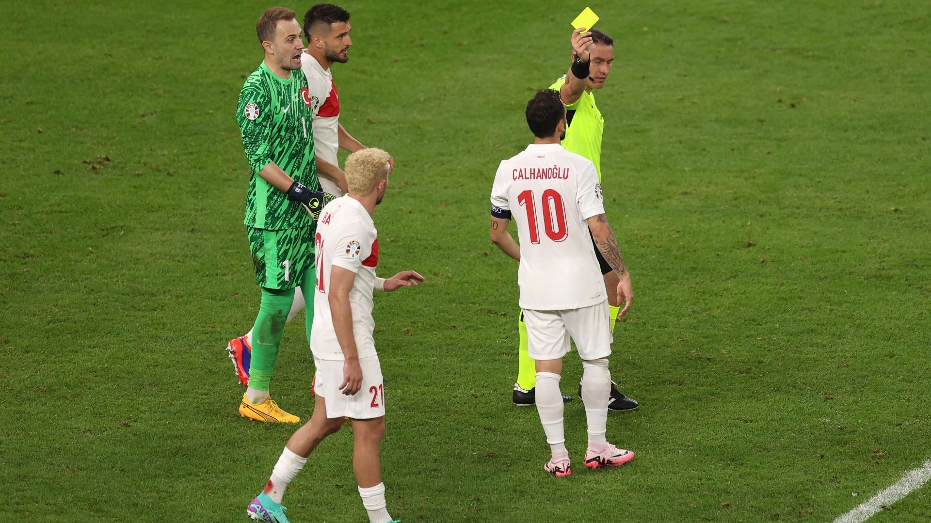 Hakan Calhanoglu yellow card Czech Republic Turkey Euro 2024