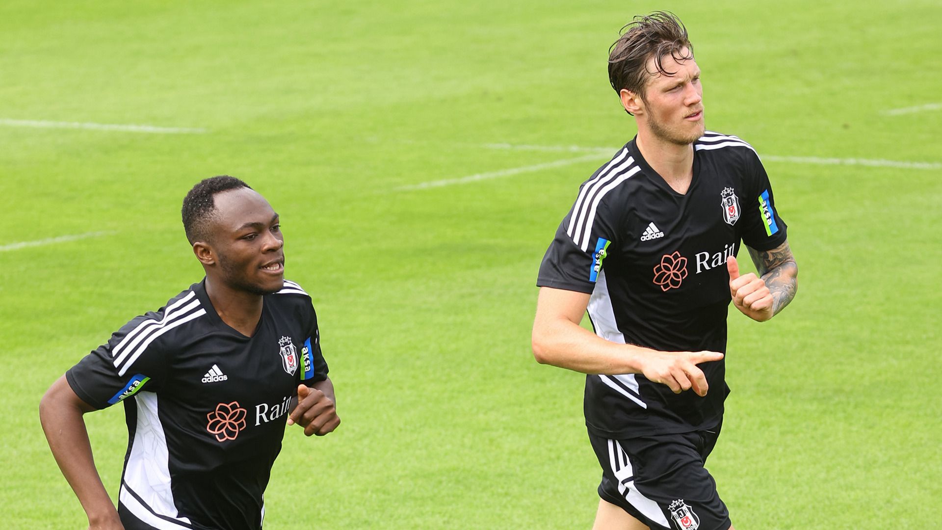 Jackson Muleka & Wout Weghorst