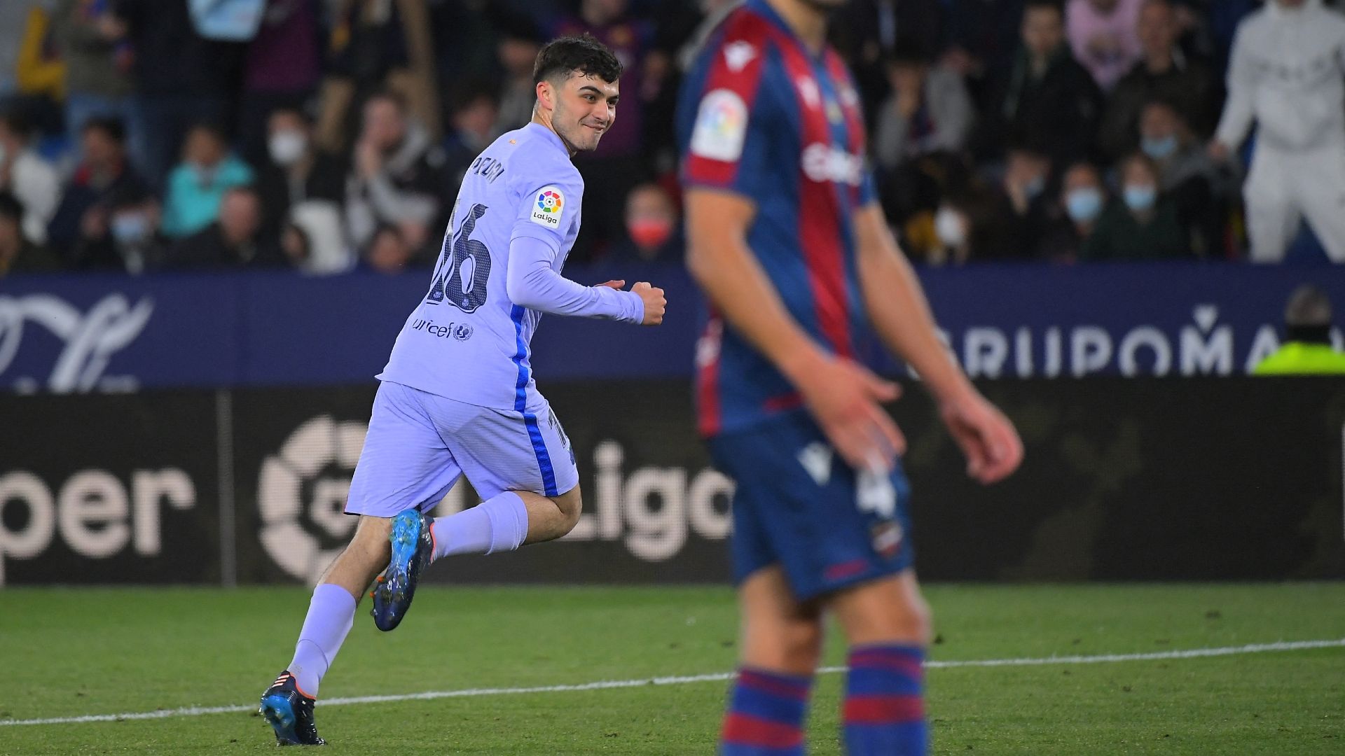Pedri Barcelona Levante 2021-22