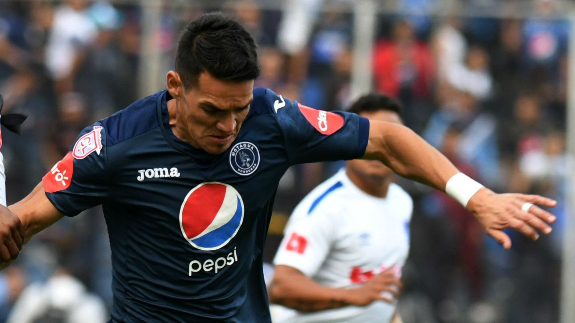 Roberto Moreira Motagua v OlimpiaHonduran Apertura Tournament football final 16122018