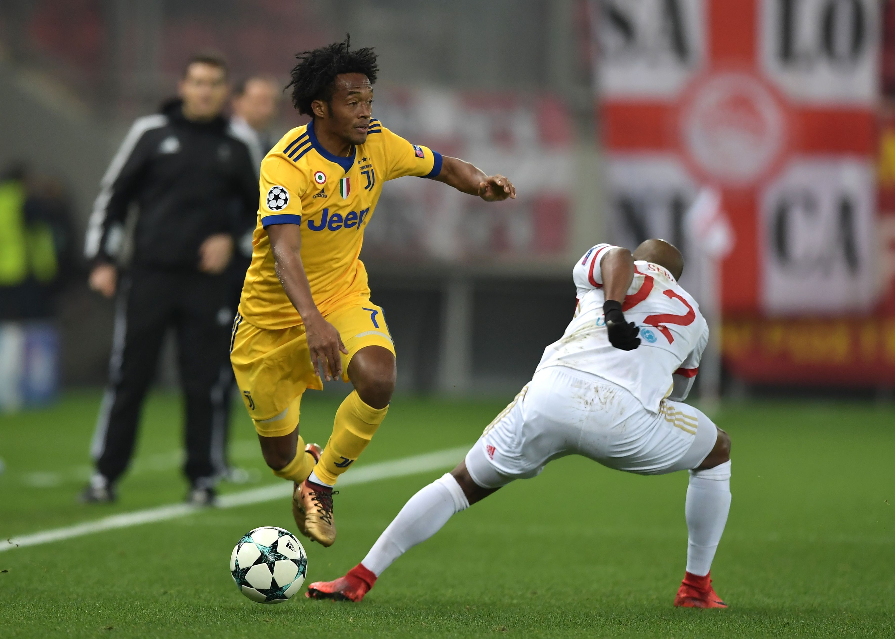 Juan Cuadrado Olympiacos Juventus UCL 05122017