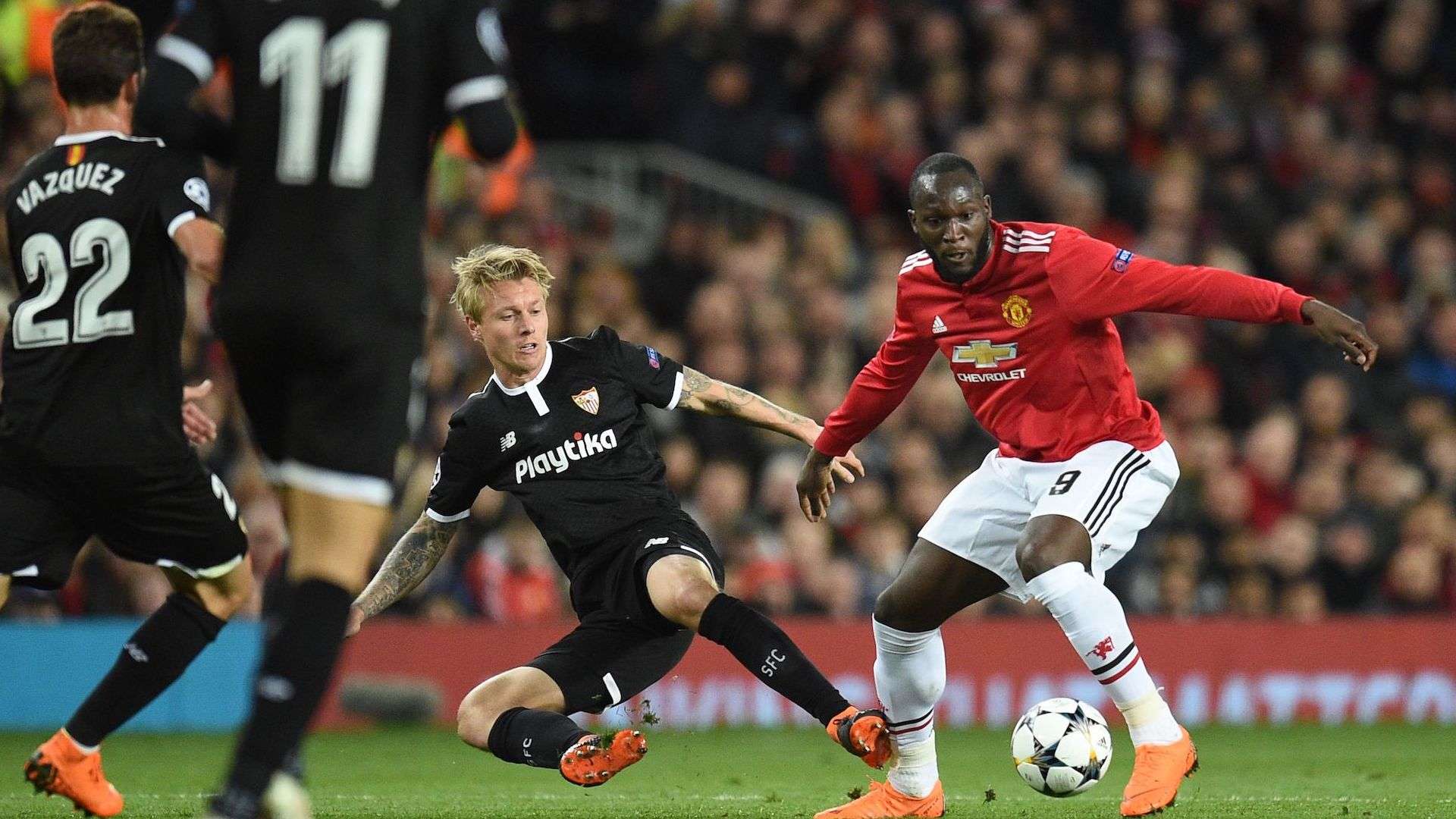 Simon Kjaer vs. Manchester United