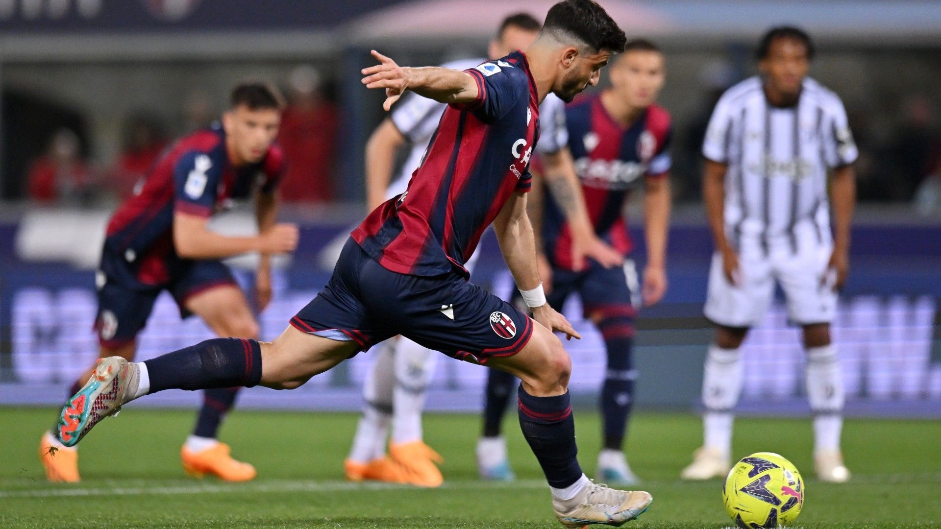 Orsolini penalty Bologna