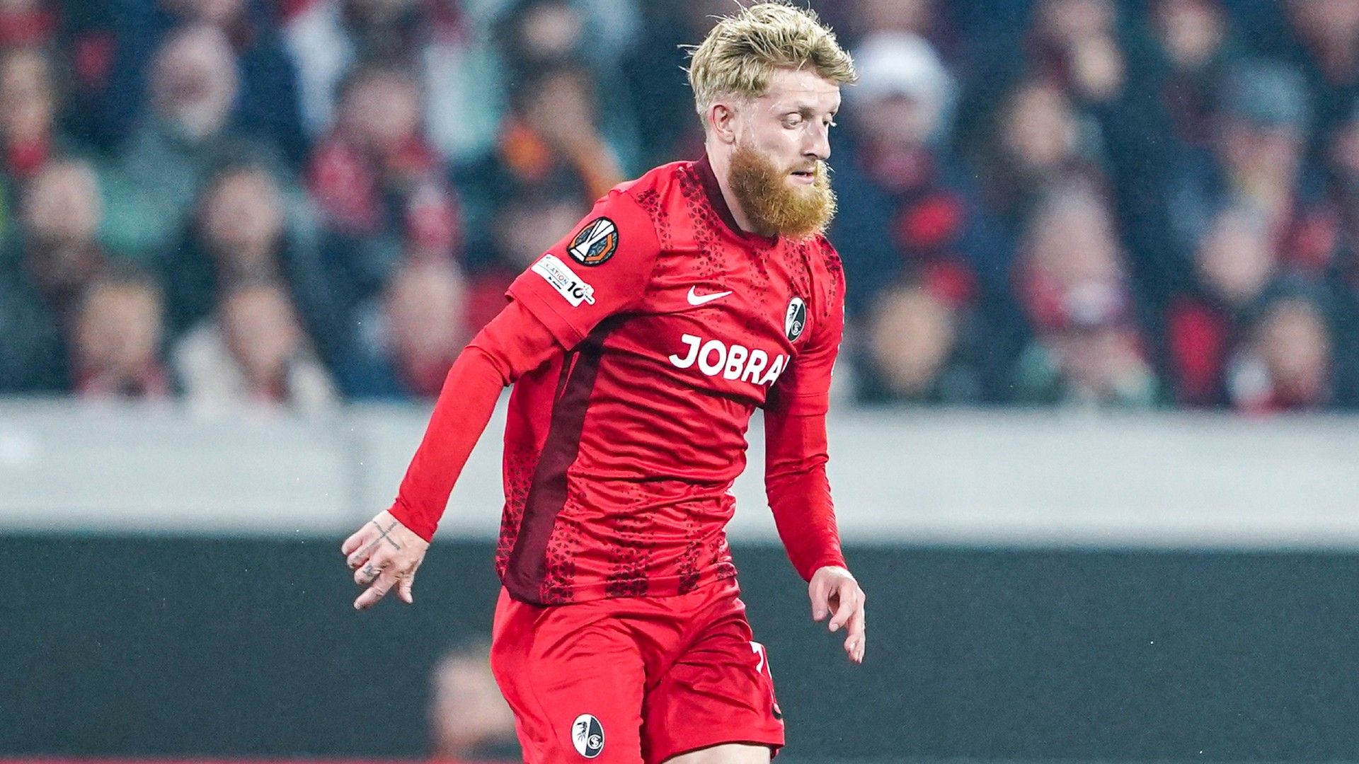 Niklas Beste of Freiburg runs with the ball 