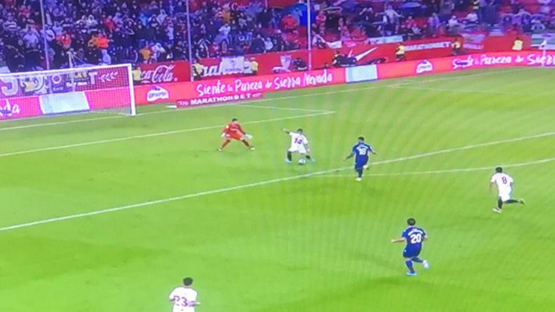 Chicharito fuera de juego