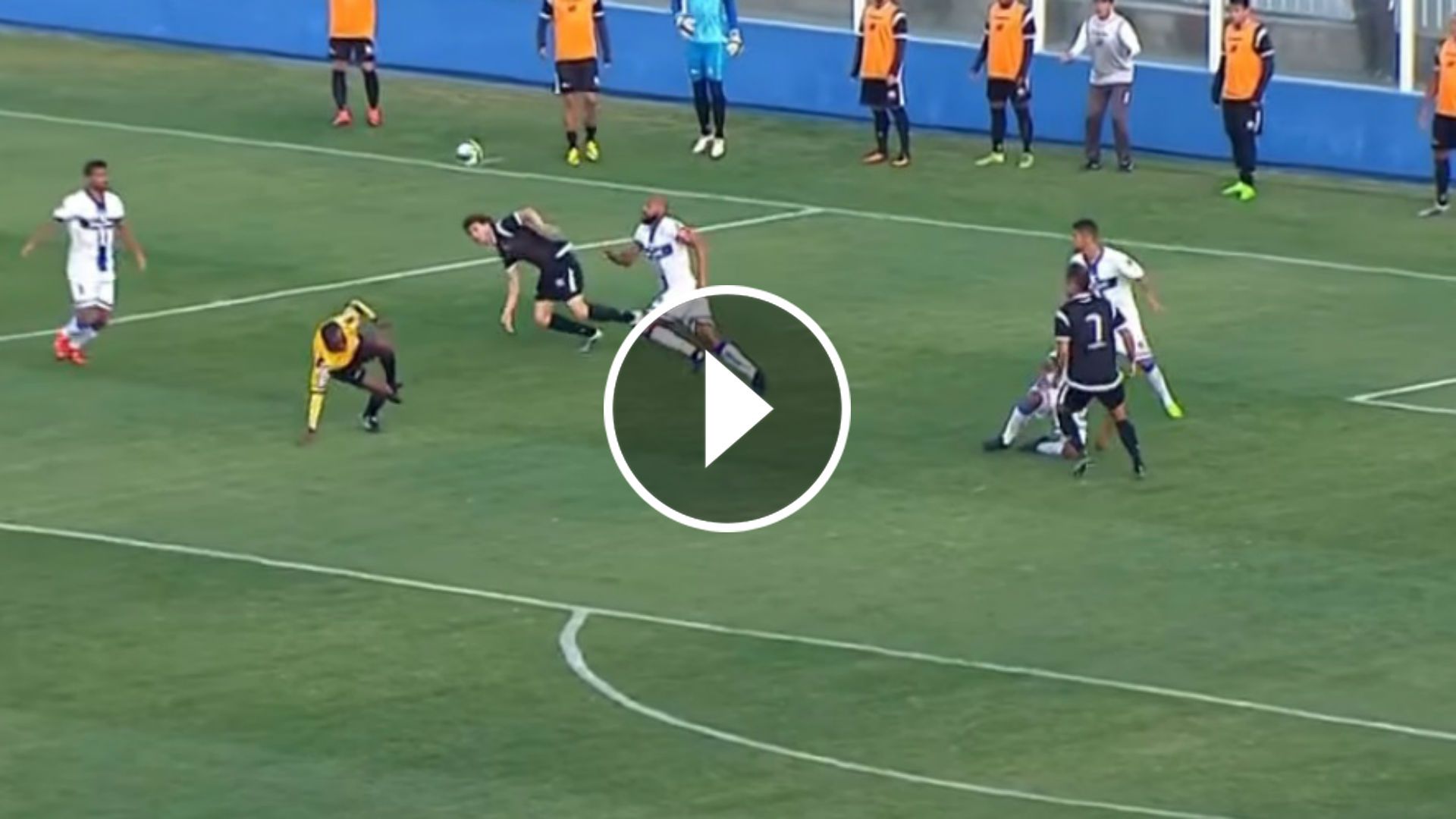 video arbitro lesionado