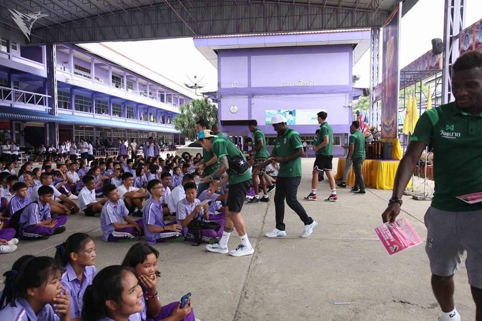 New Generation, New Nok Yai Fan Club