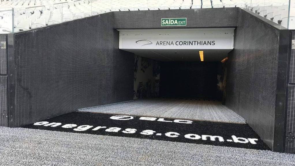 Arena Corinthians - Gramado preto e branco - 10/01/2019