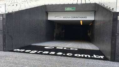 Arena Corinthians - Gramado preto e branco - 10/01/2019