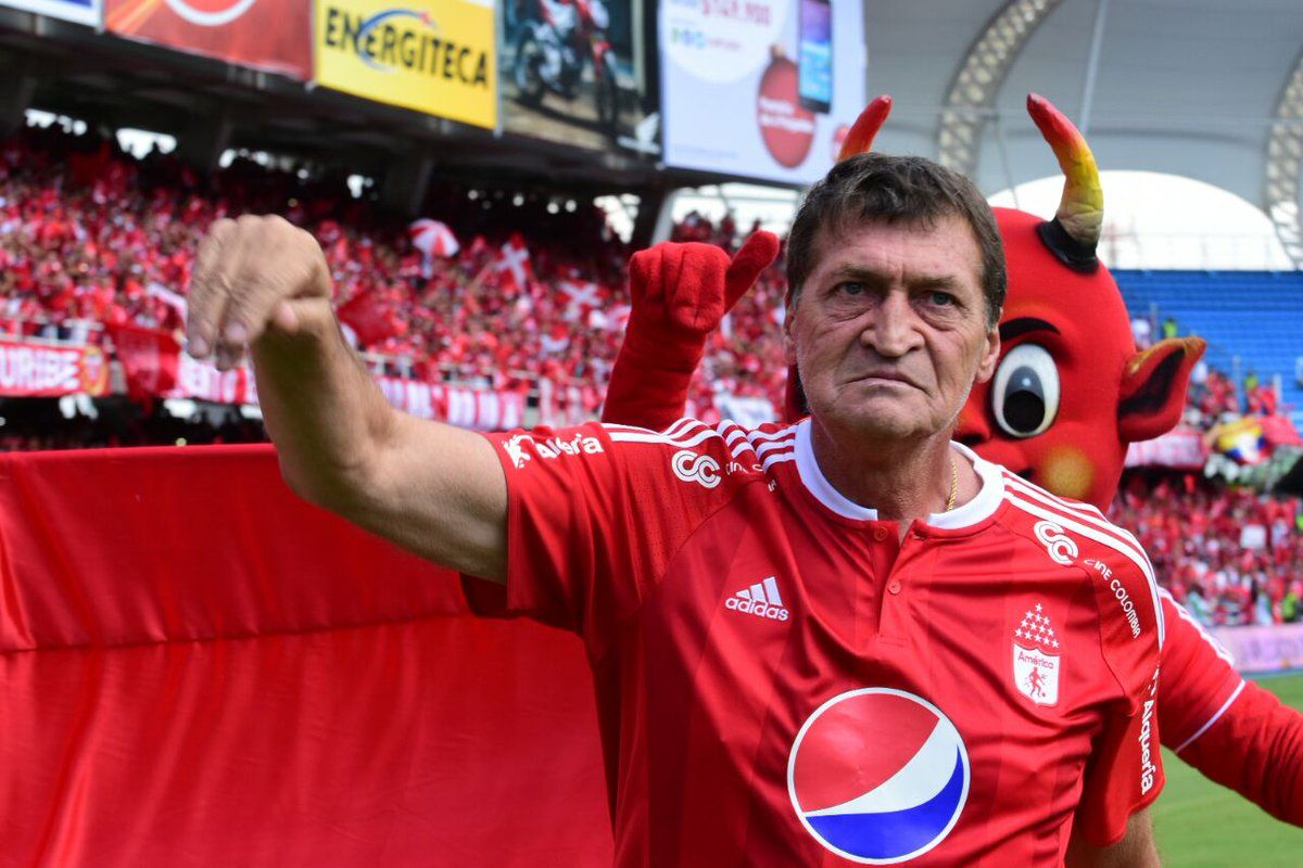 Julio Cesar Falcioni - America