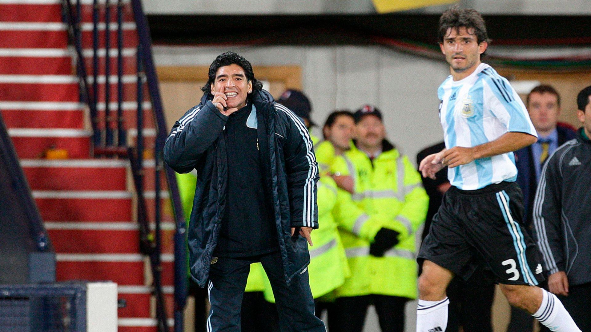 emiliano papa diego maradona argentina escocia amistoso internacional