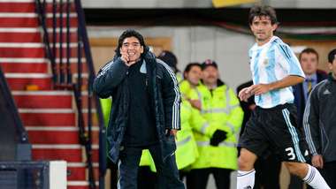 emiliano papa diego maradona argentina escocia amistoso internacional