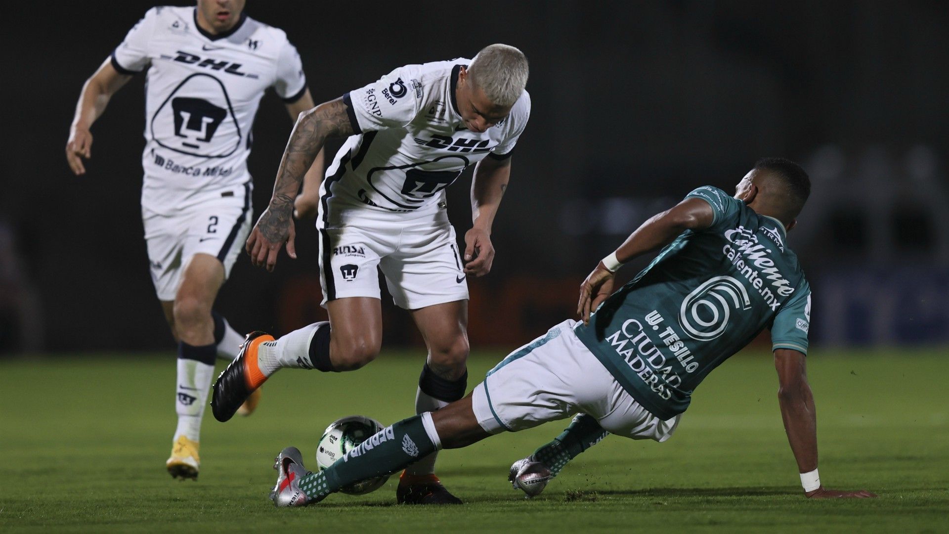 William Tesillo Juan Iturbe Pumas vs León