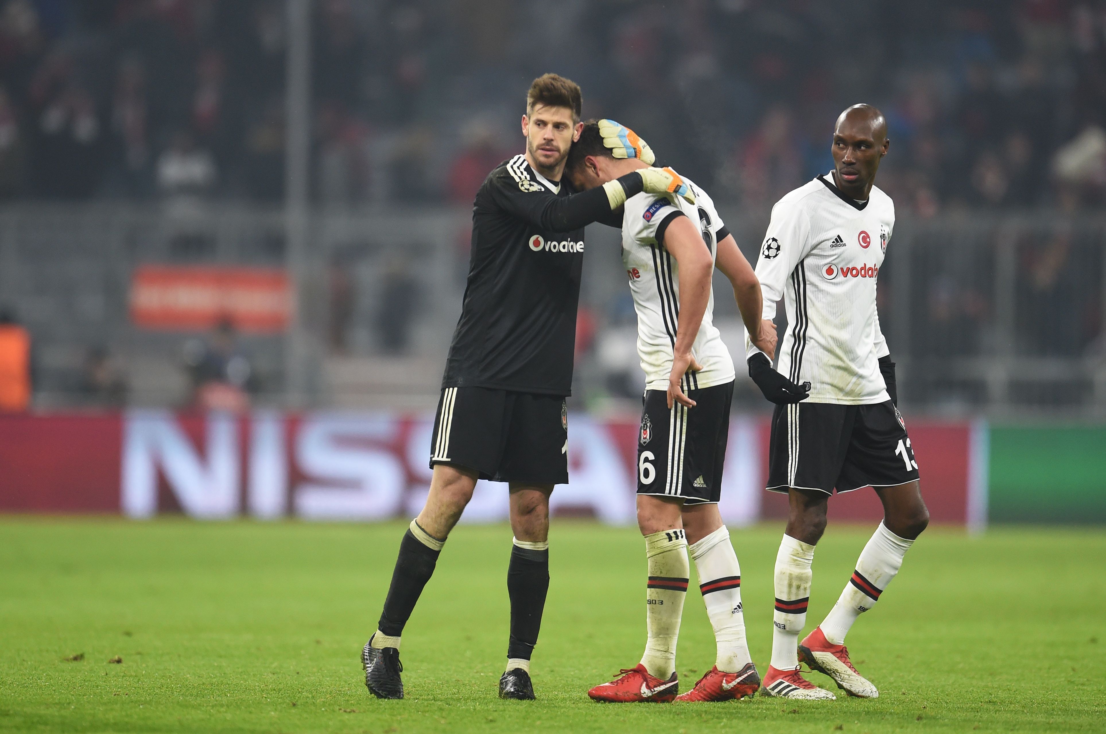 Fabricio Ramirez Dusko Tosic Atiba Hutchinson Bayern Munchen Besiktas Champions League 02/21/18