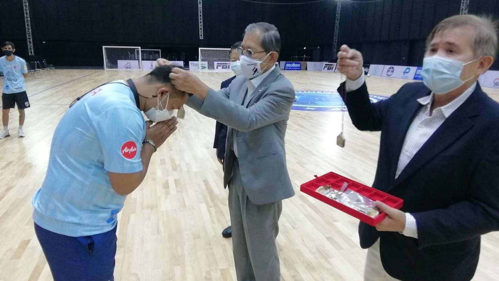 ศ.วิชา มหาคุณ