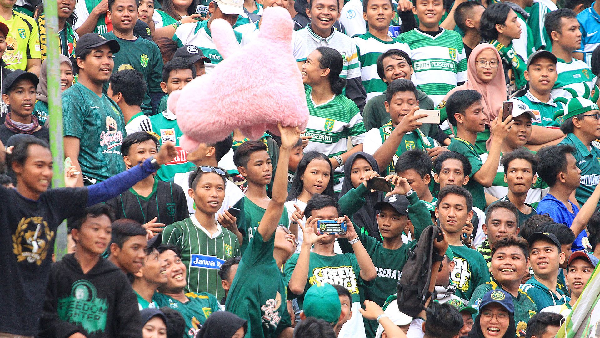 Lempar Boneka Persebaya