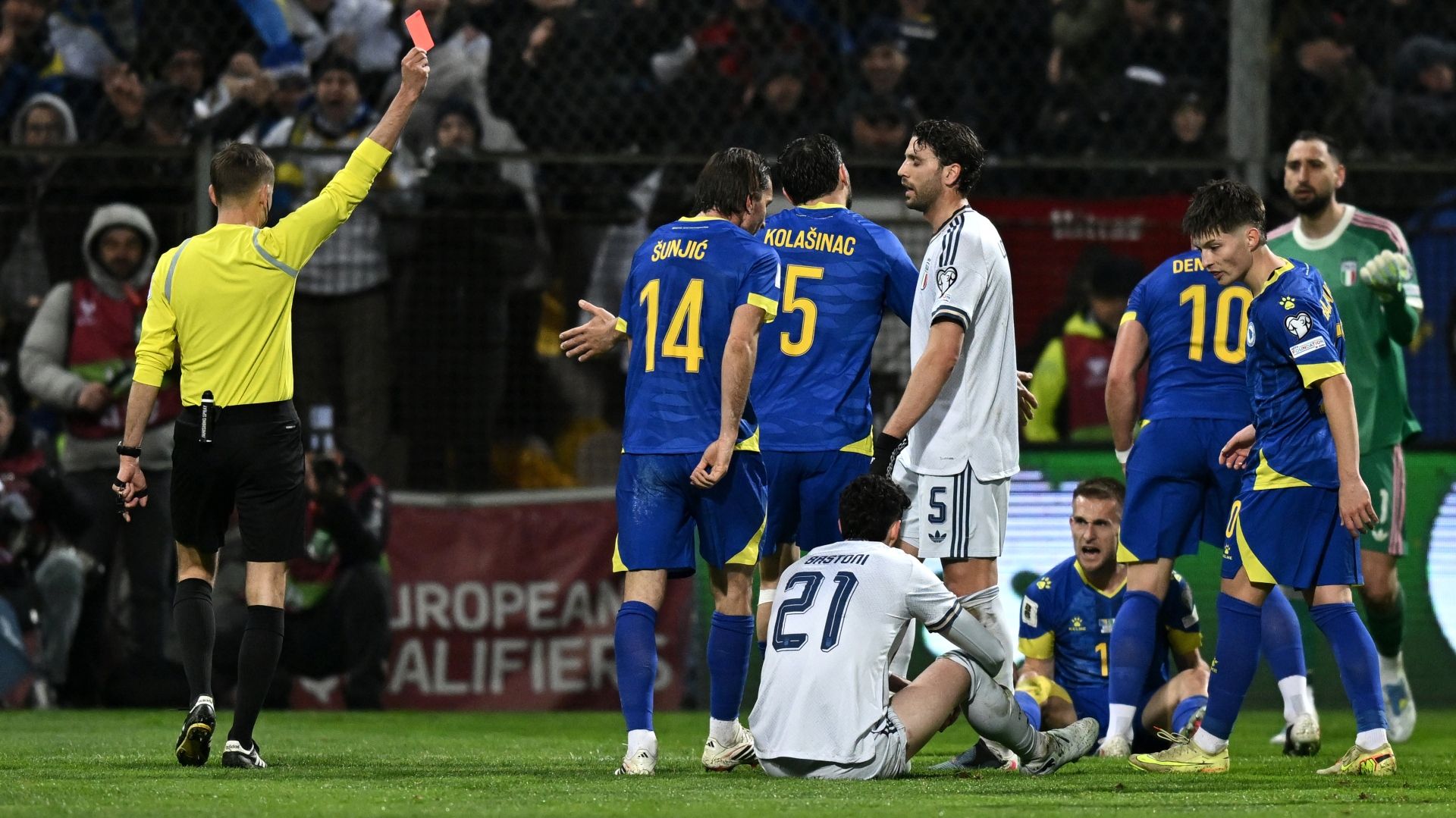 Alessandro Bastoni red card Bosnia Italy