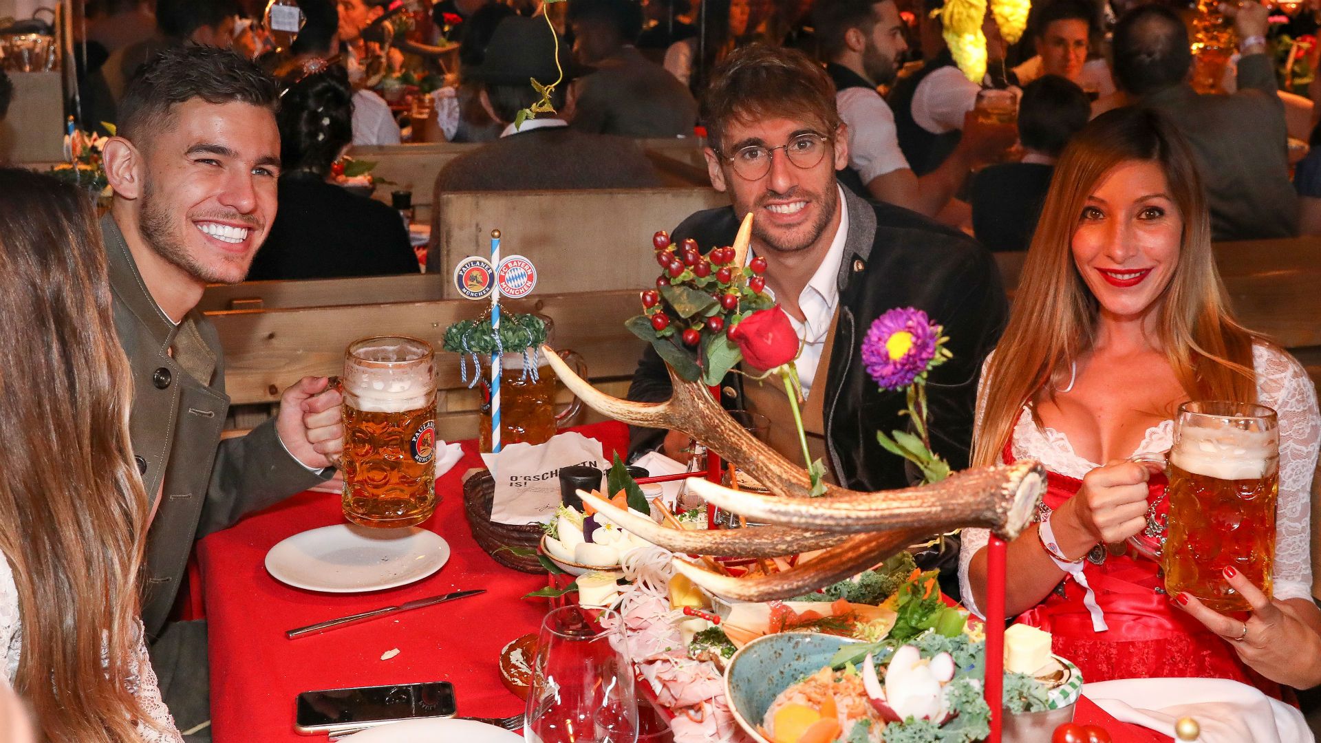 Javi Martinez Lucas Hernandez FC Bayern München Oktoberfest Wiesn 2019