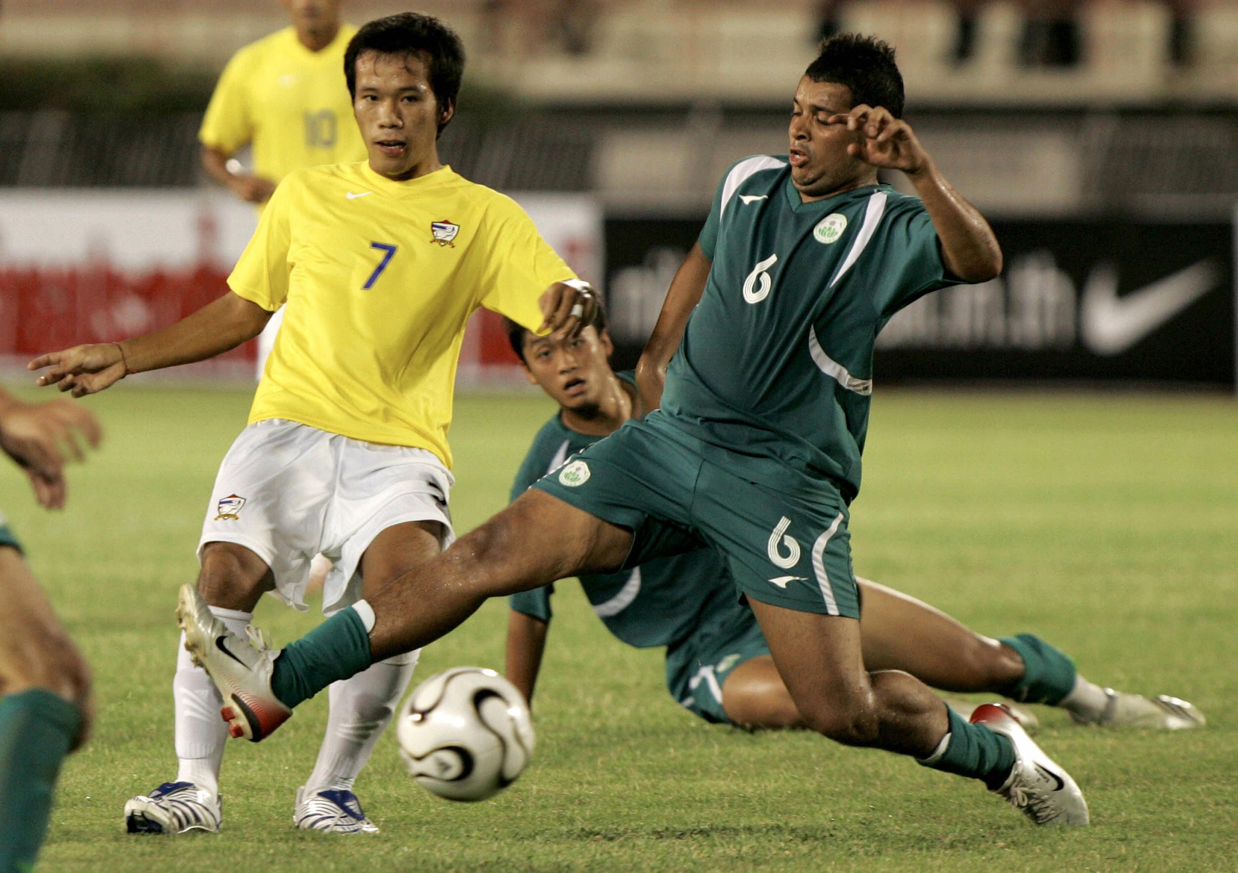 ดัสกร ทองเหลา