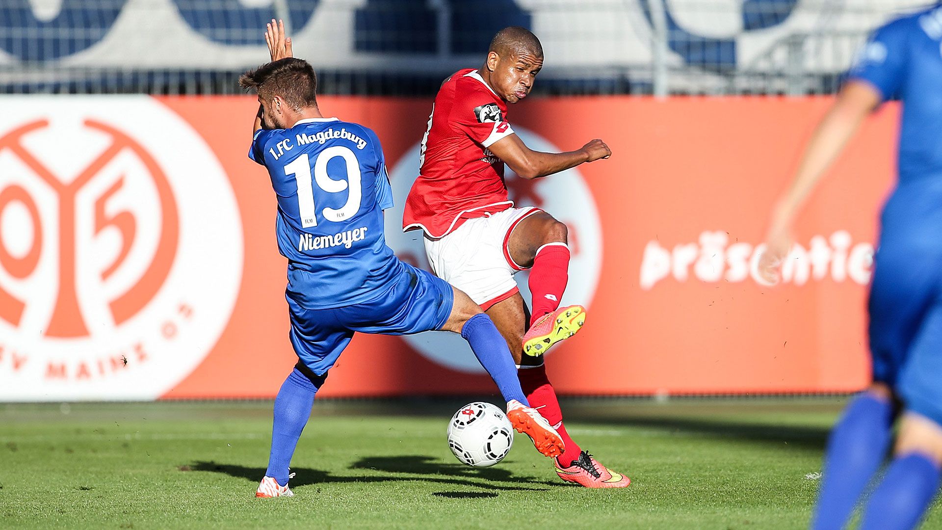 Michael Niemeyer 1. FC Magdeburg Chinedu Ede Mainz 05 II 3. Liga 31072015