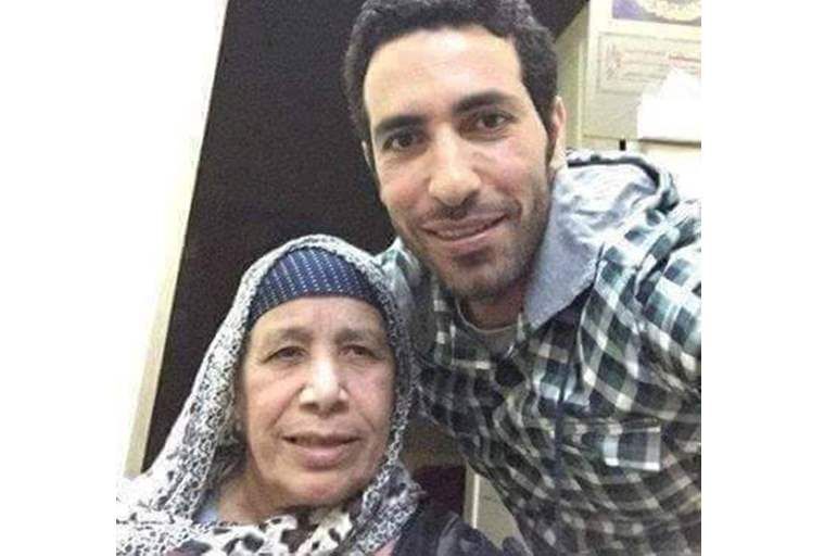 أبو تريكة ووالدته