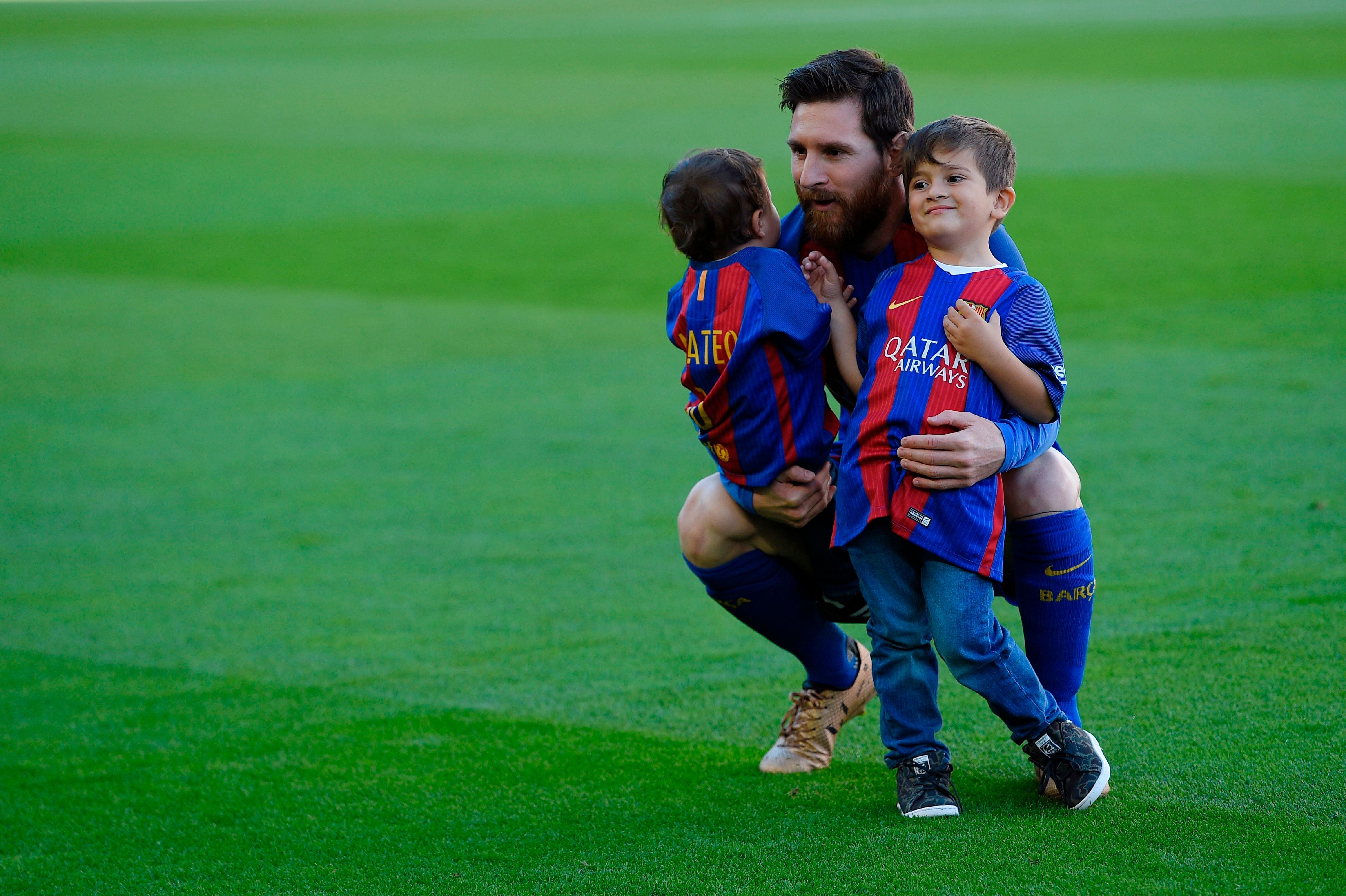 Lionel Messi with sons