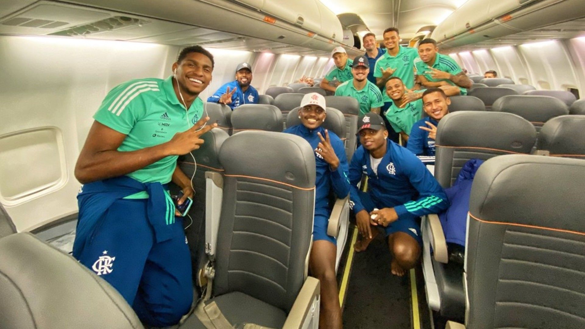 Flamengo foto avião sem máscaras pandemia 25 09 2020