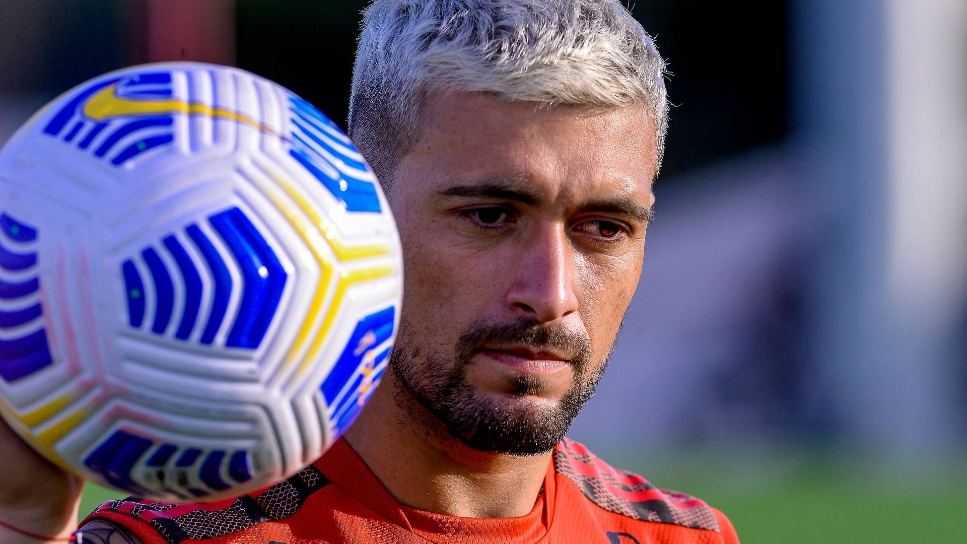 Arrascaeta durante o treino do Flamengo no Ninho do Urubu