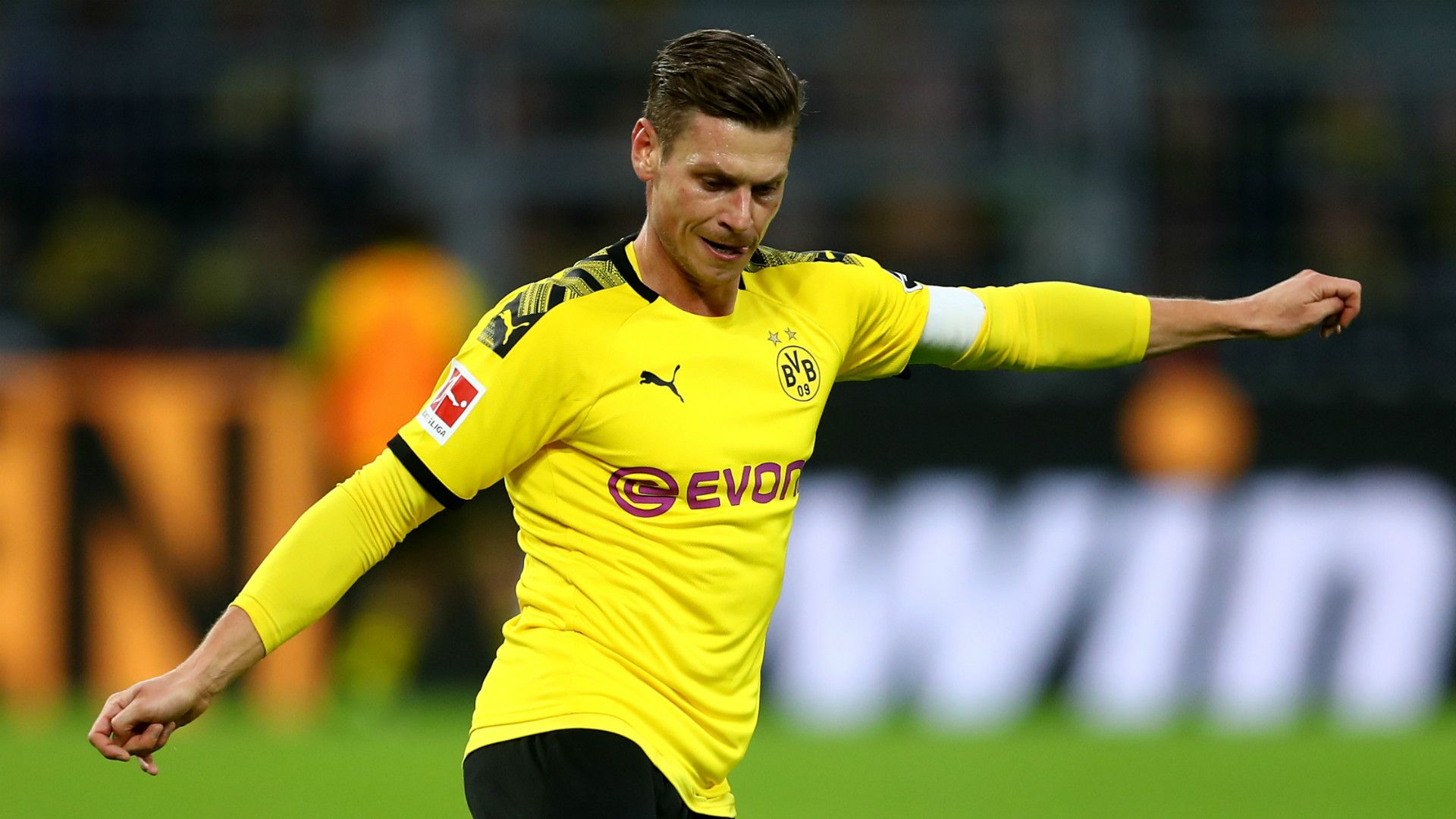 LUKASZ PISZCZEK BORUSSIA DORTMUND BUNDESLIGA 30112019