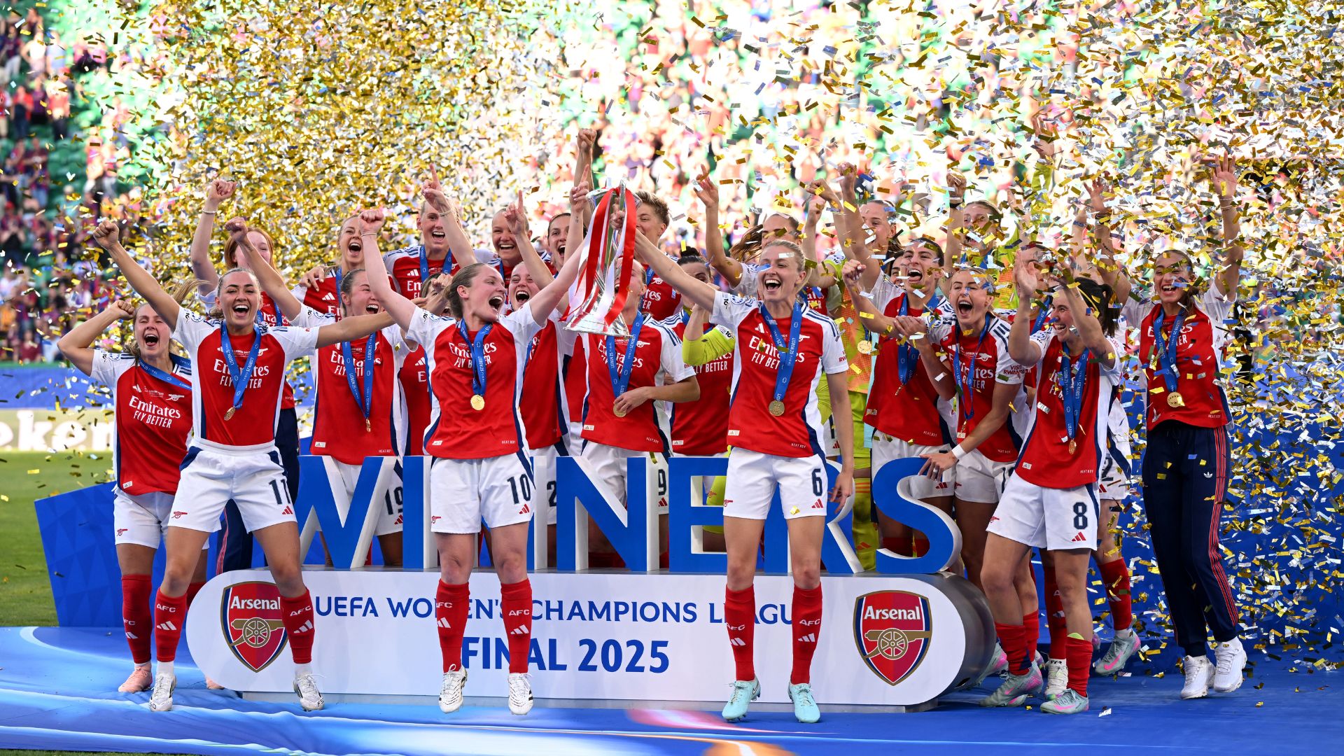Kim Little and Leah Williamson of Arsenal lifts the UEFA Women's Champions League trophy
