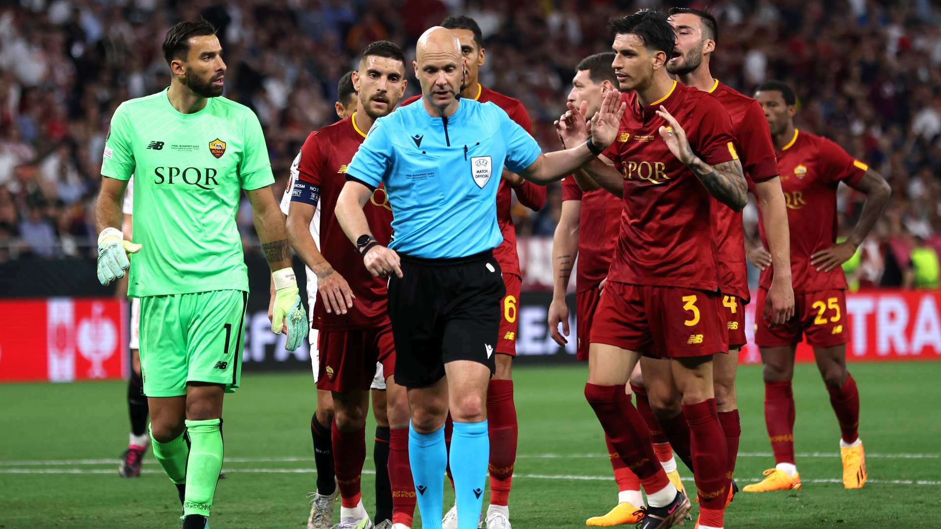 Arbitro Taylor Siviglia Roma Europa League