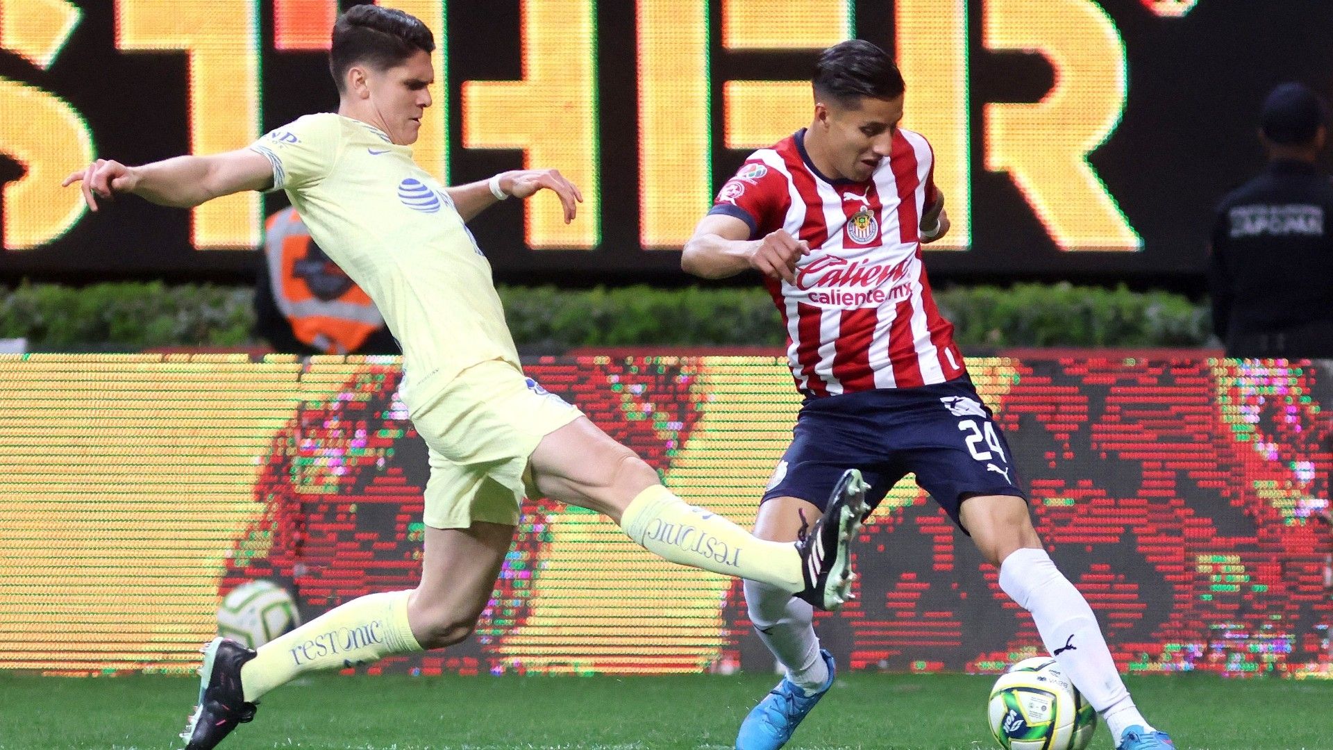 Israel Reyes Carlos Cisneros Chivas América Clausura 2023