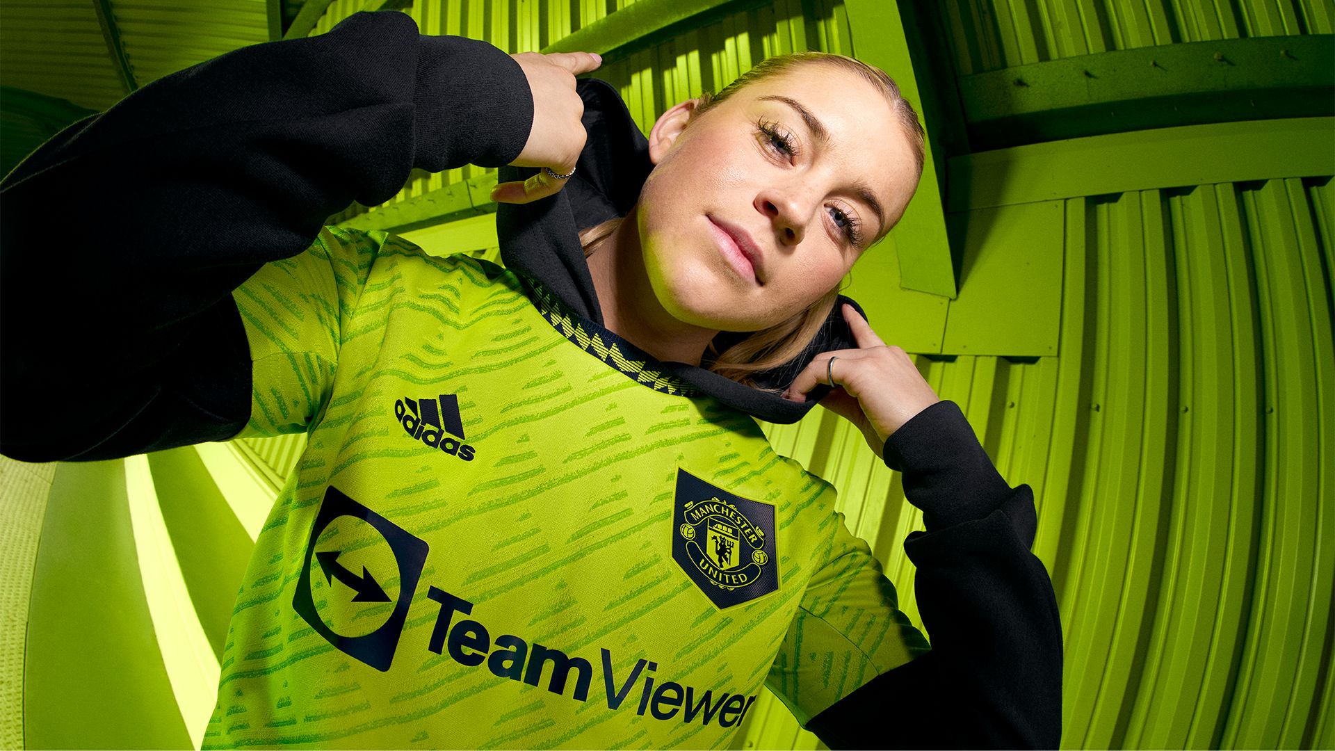 Man United 2022-23 third kit - Russo