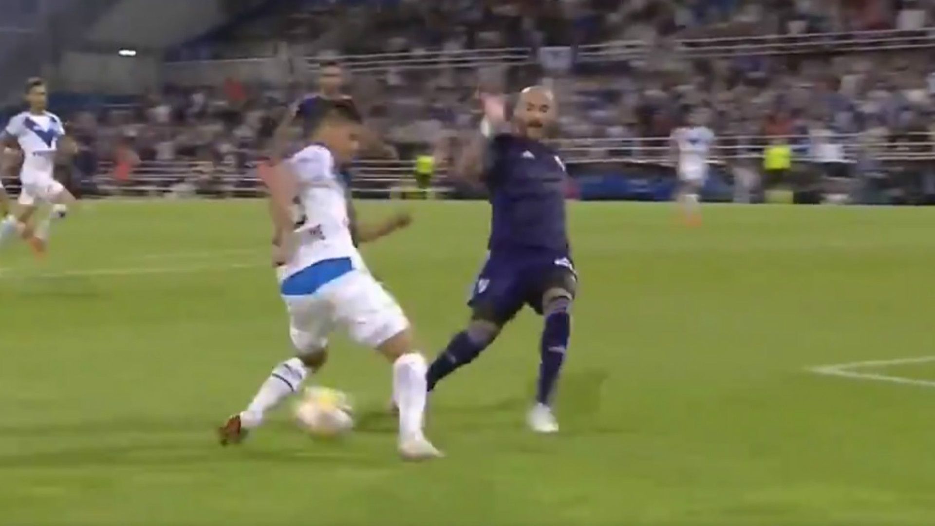 CAPTURA Javier Pinola Penal Velez River Superliga 03022019