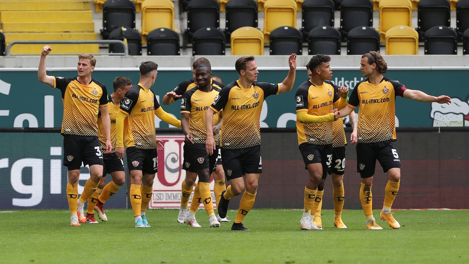 Dynamo Dresden Spieler Jubel Christoph Daferner