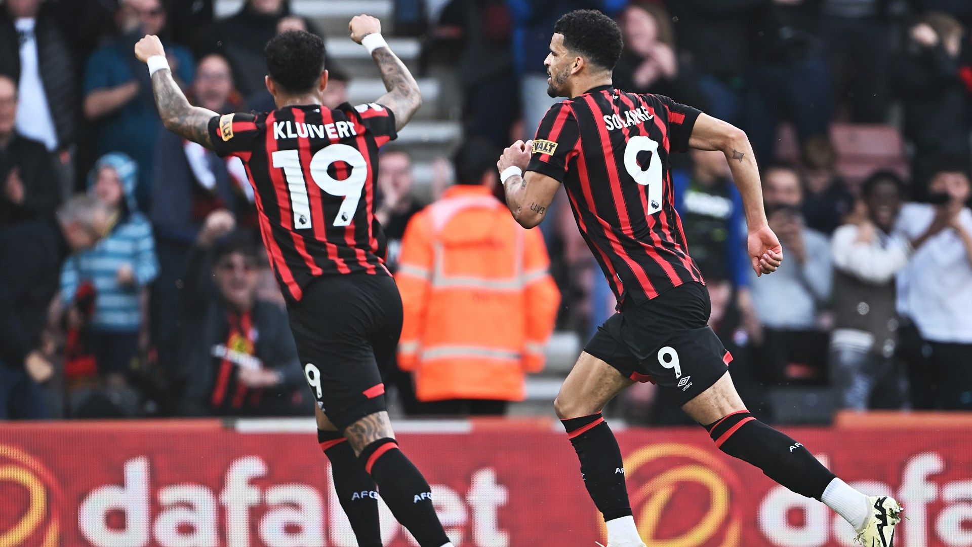Bournemouth celebrating Dom Solanke's goal against Man Utd 2023-24
