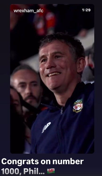 Ryan Reynolds congrats Phil Parkinson 1000 games