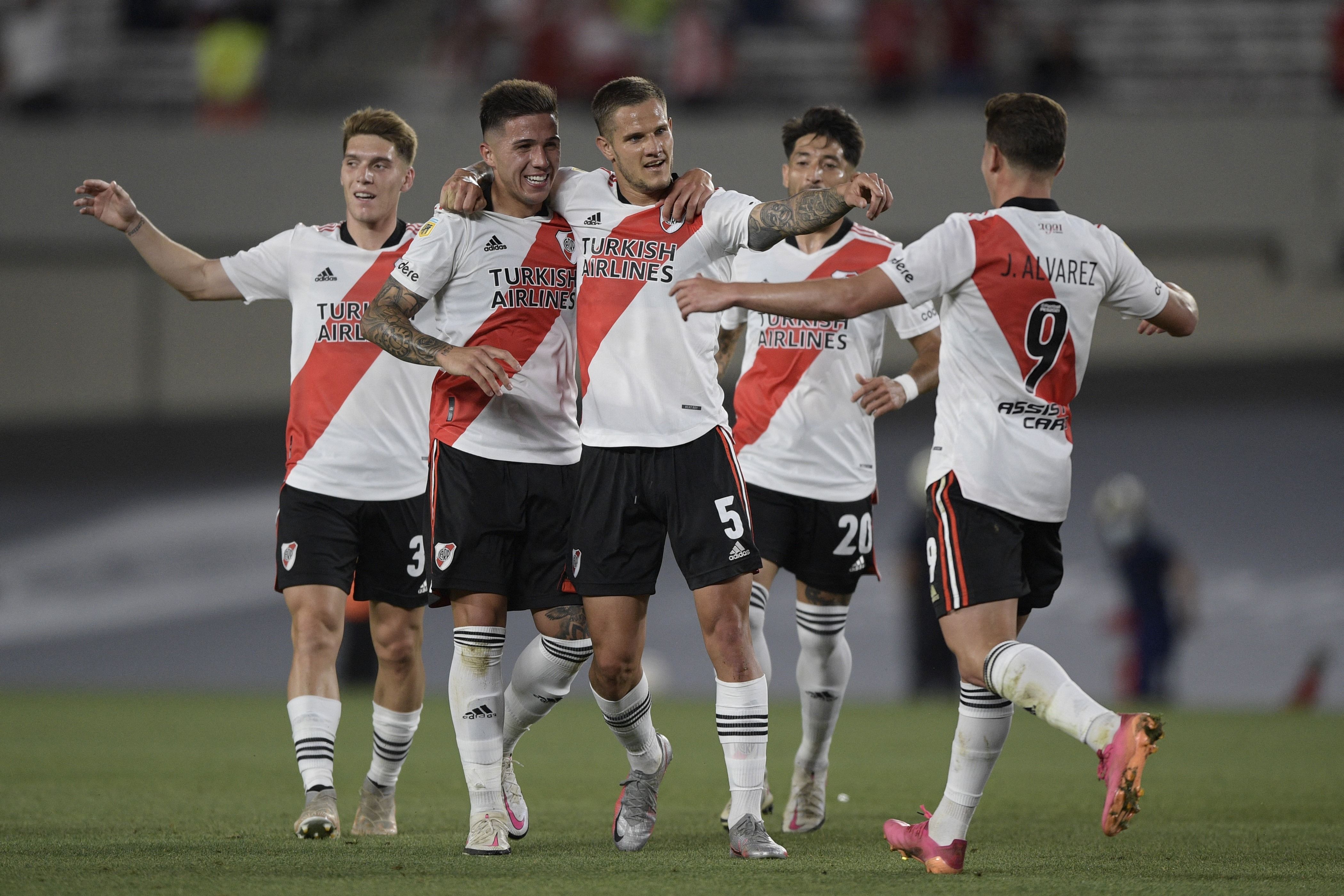 Zuculini Julian Alvarez Enzo Fernandez River Plate Argentinos Juniors Torneo Liga Profesional 251021
