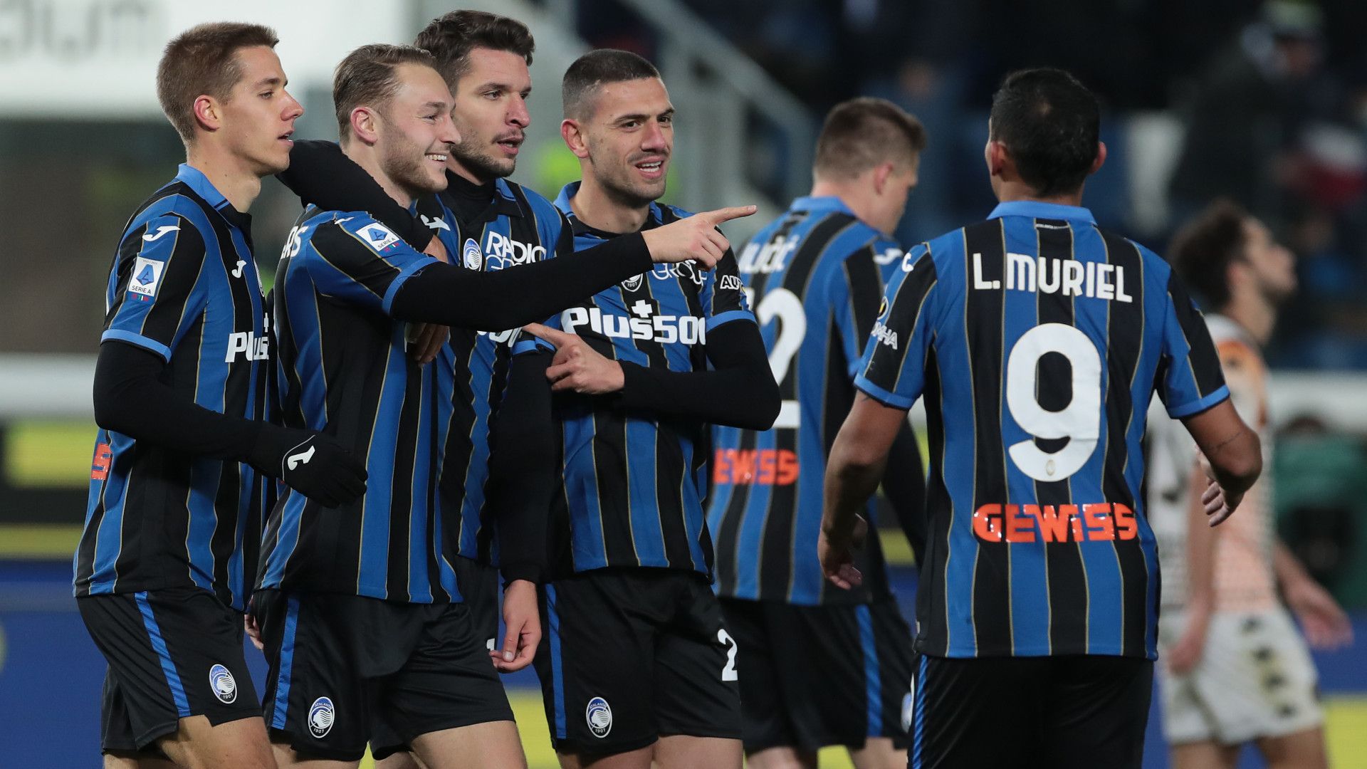 La formazione nerazzurra stravince al Gewiss Stadium contro il Venezia. tripletta del croato, in goal anche il centrocampista olandese.