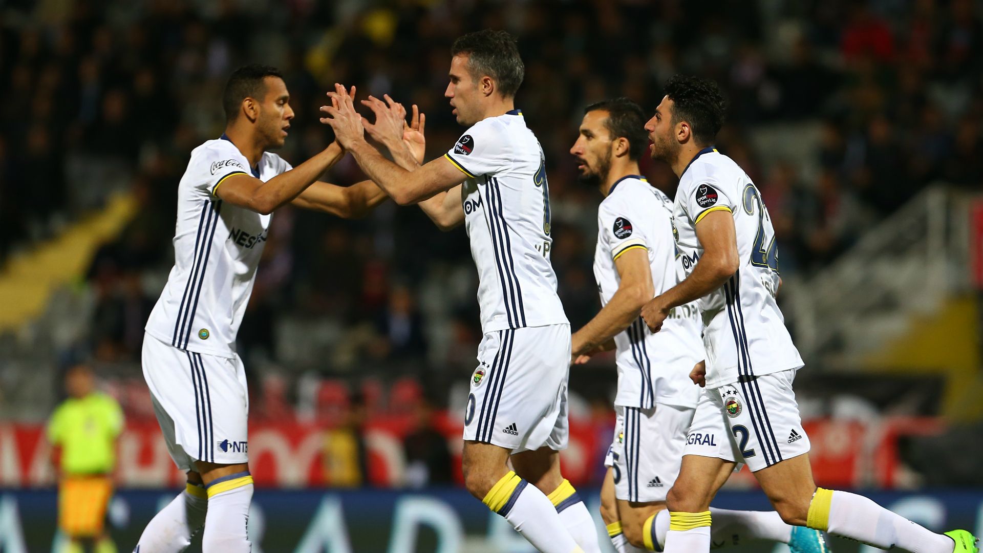 Fenerbahce celebration Robin van Persie Josef de Souza 05222017