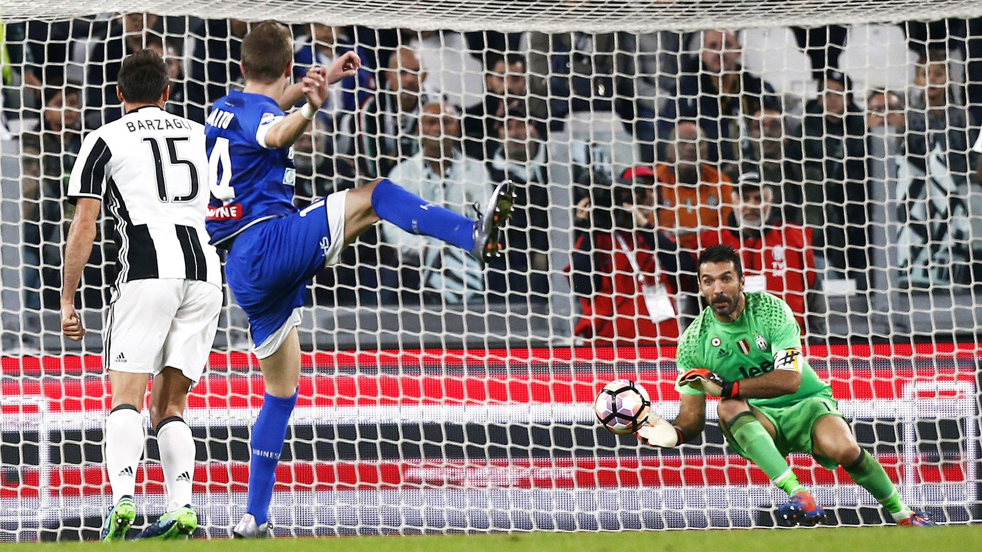 Gianluigi Buffon Juventus Lyon