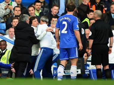Rui Faria prova ad aggredire l'arbitro