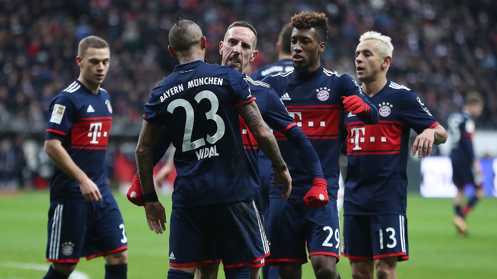 Bayern celebrate vs Eintracht