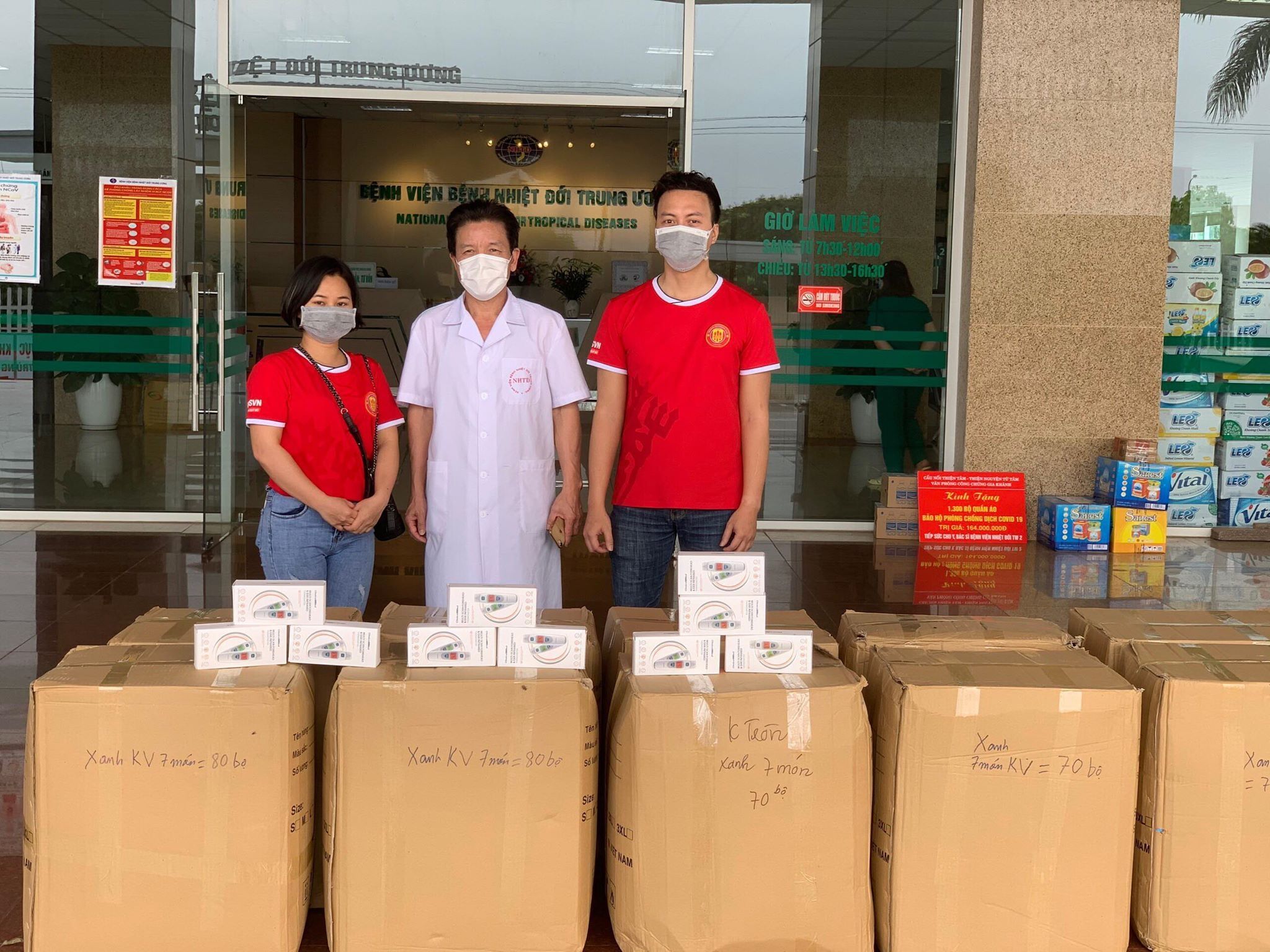 Man Utd supporters in Vietnam - MUSVN donation to local hospital