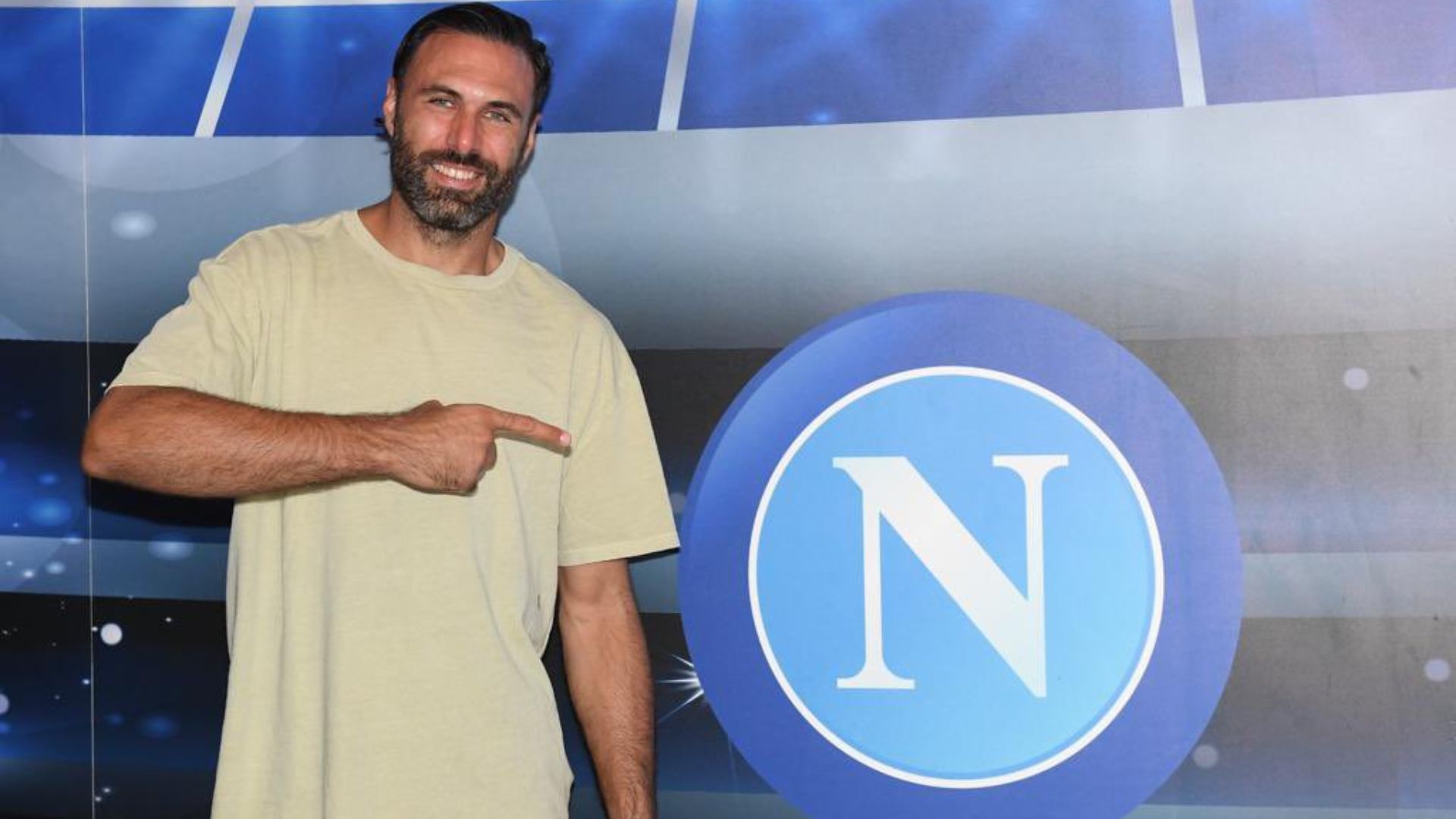 Mercato Napoli Naples Salvatore Sirigu