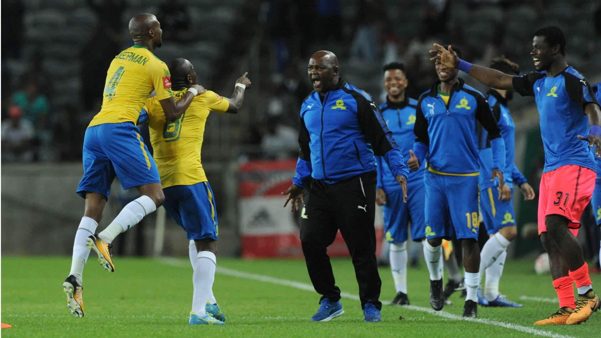 Hlompho Kekana celebrates his goal with Pitso Mosimane - Mamelodi Sundowns