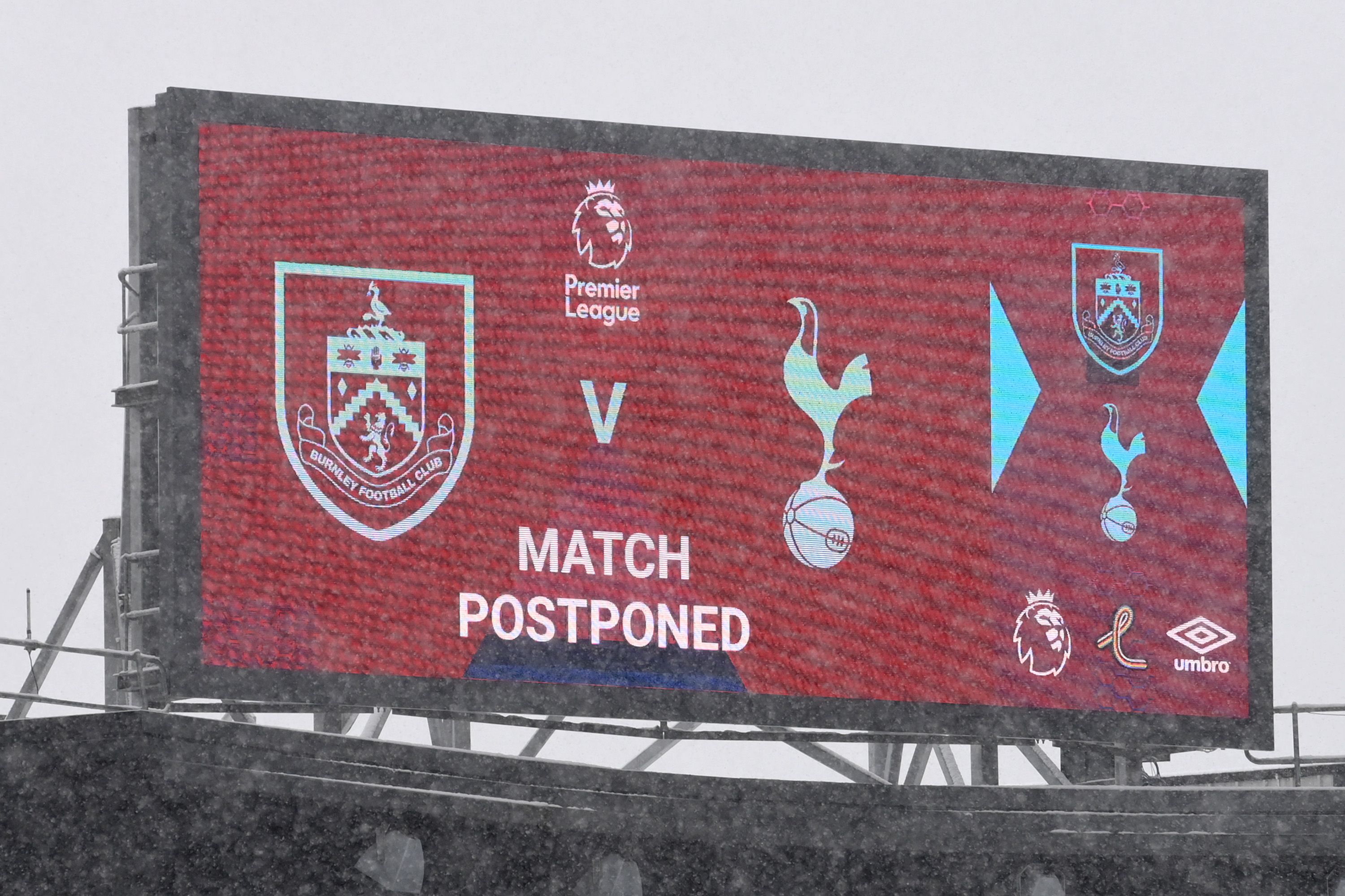 토트넘 번리 연기