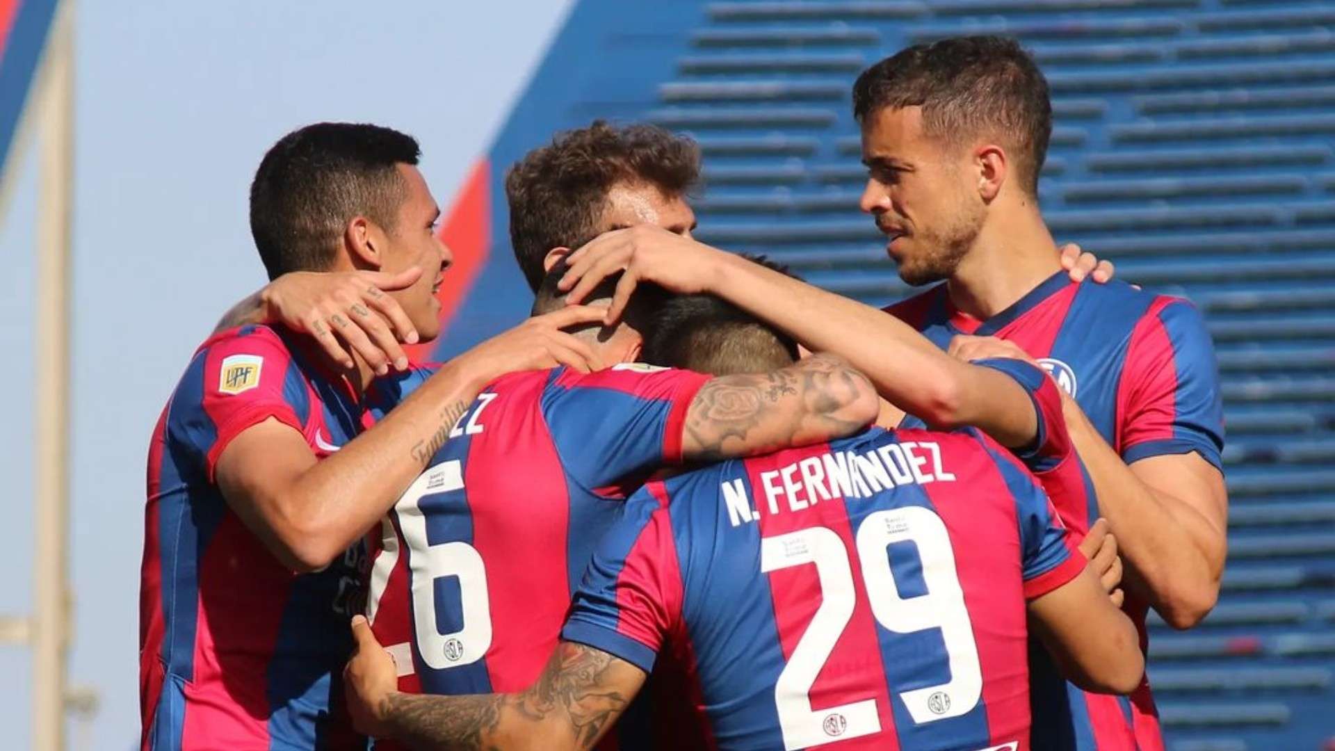 Jugadores San Lorenzo celebran un gol en el Torneo de la Liga Profesional 2021