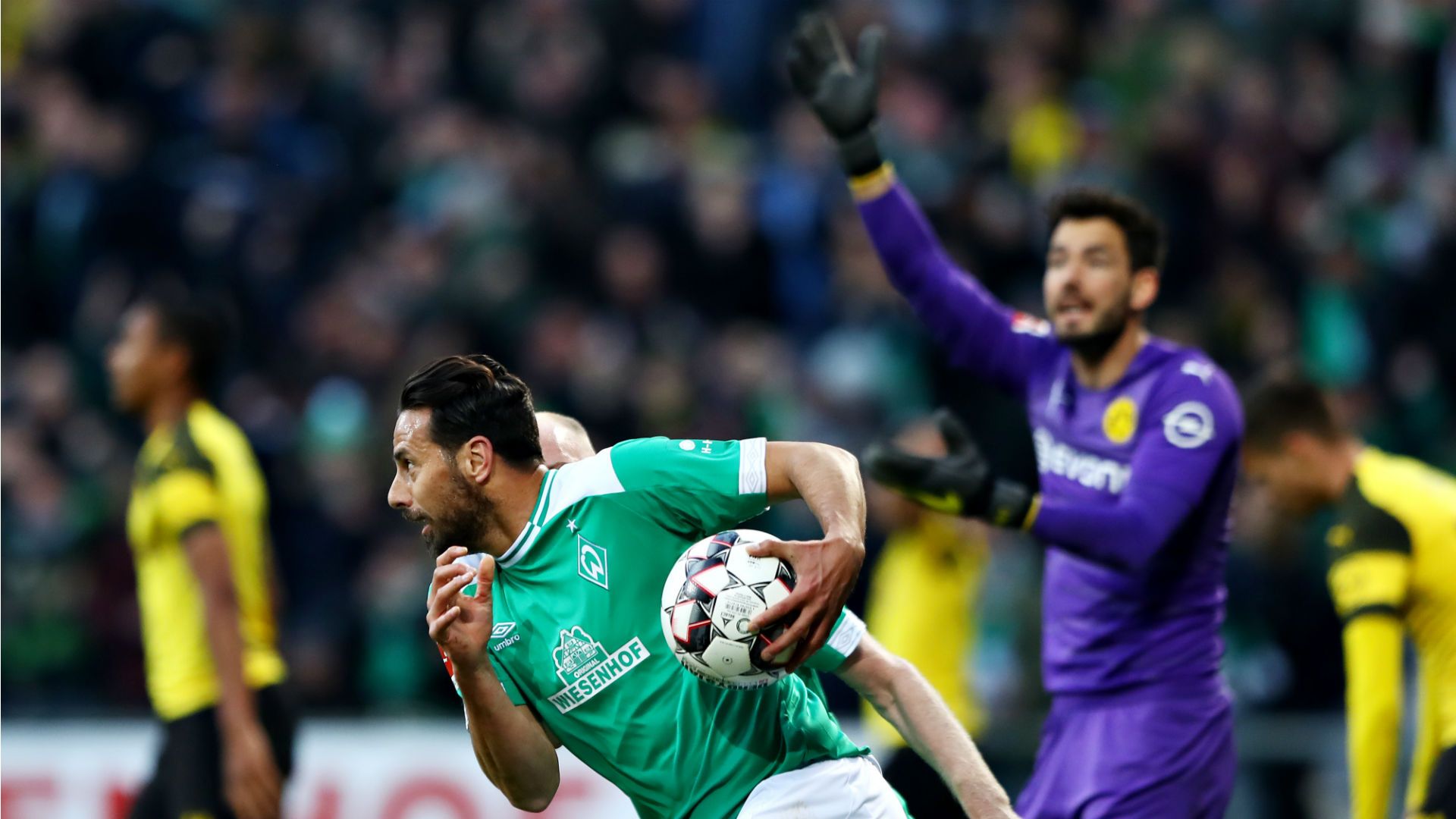 Claudio Pizarro Werder Bremen Roman Bürki BVB 04052019